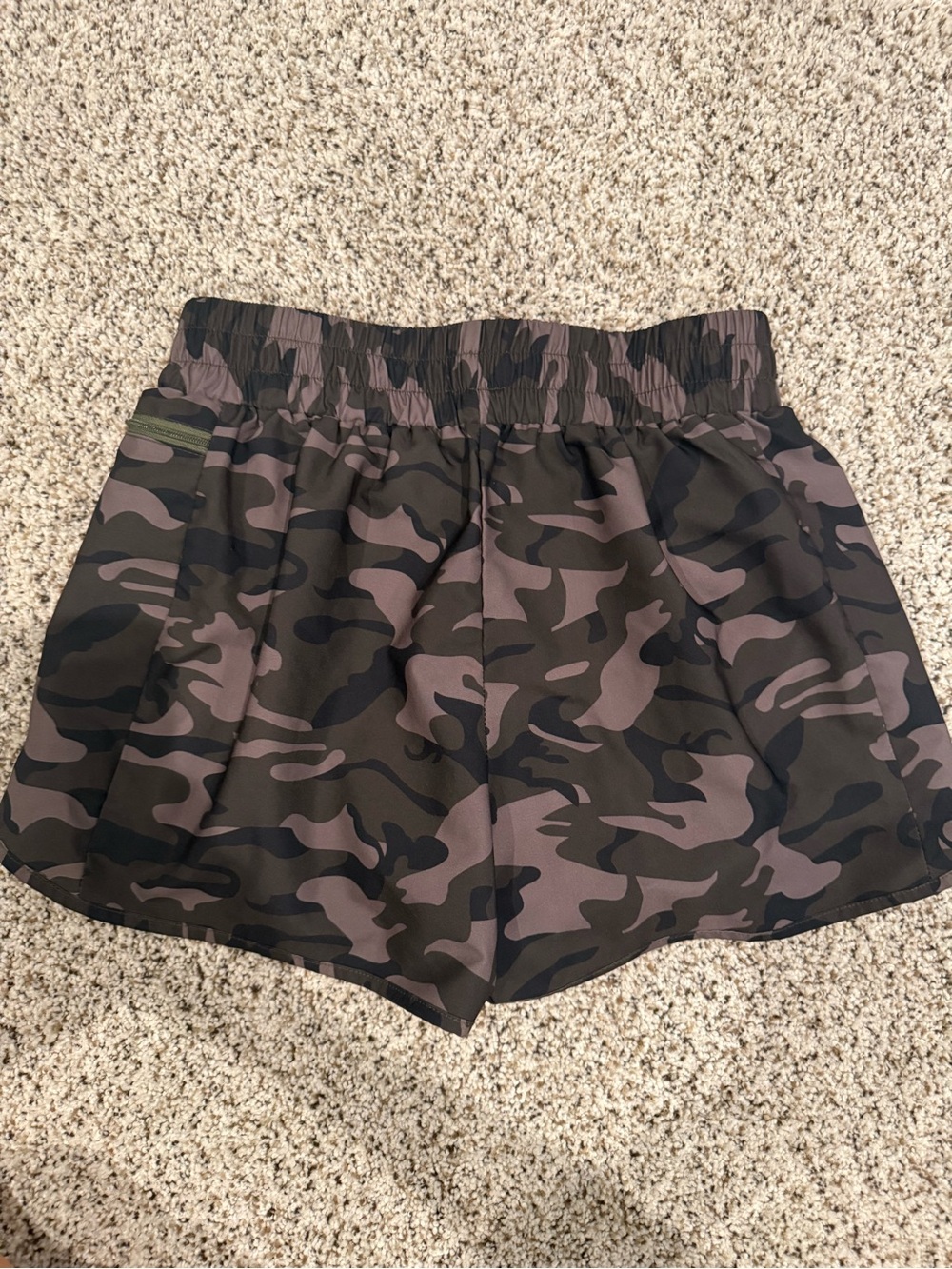 Women’s Camo Elastic-Waist Shorts - Olive/Black